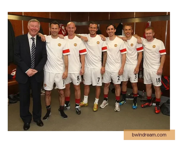 倚老卖老成流量密码曼联92班靠踩老东家贬低现役吸睛引争议话题